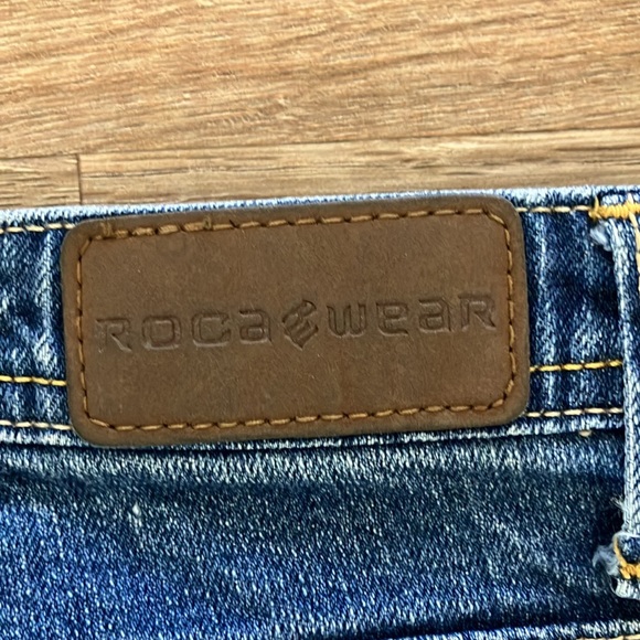 ROCAWEAR Women Juniors Straight Leg Slight Flare Jeans. Juniors size 11. - Picture 6 of 10